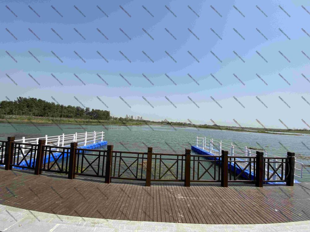扬州湿地公园水上观景平台