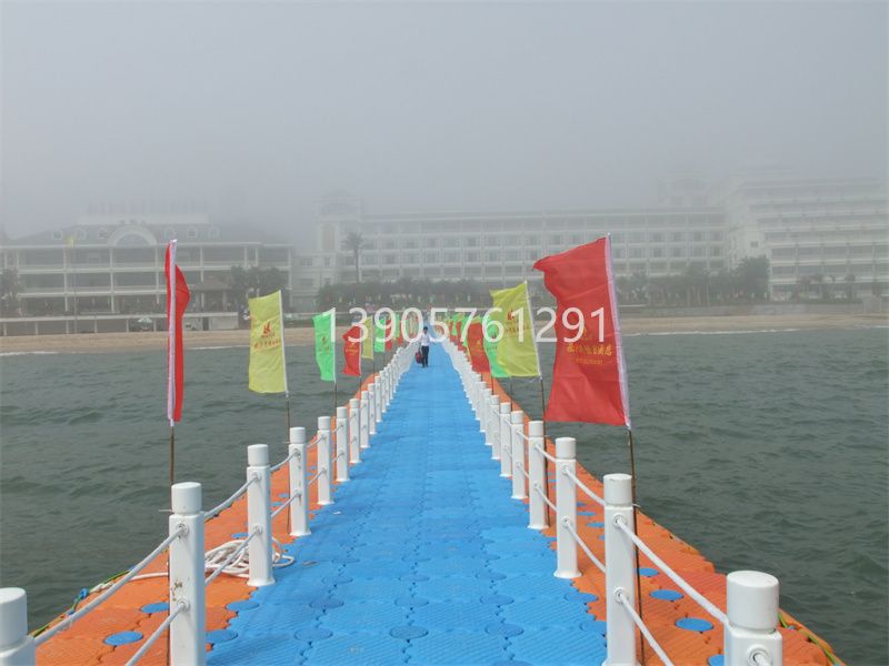 西沙湾海上浮桥